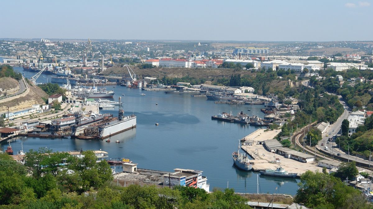 Sevastopolem i dalšími městy na Krymu otřásly silné exploze